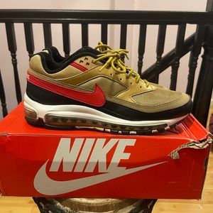 Size 9 Gold Nike Air Max 97. Good condition